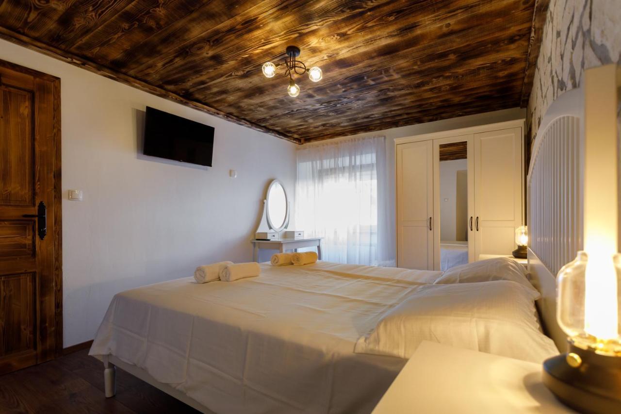 Rustic Apartment Evelin Krk Town Buitenkant foto