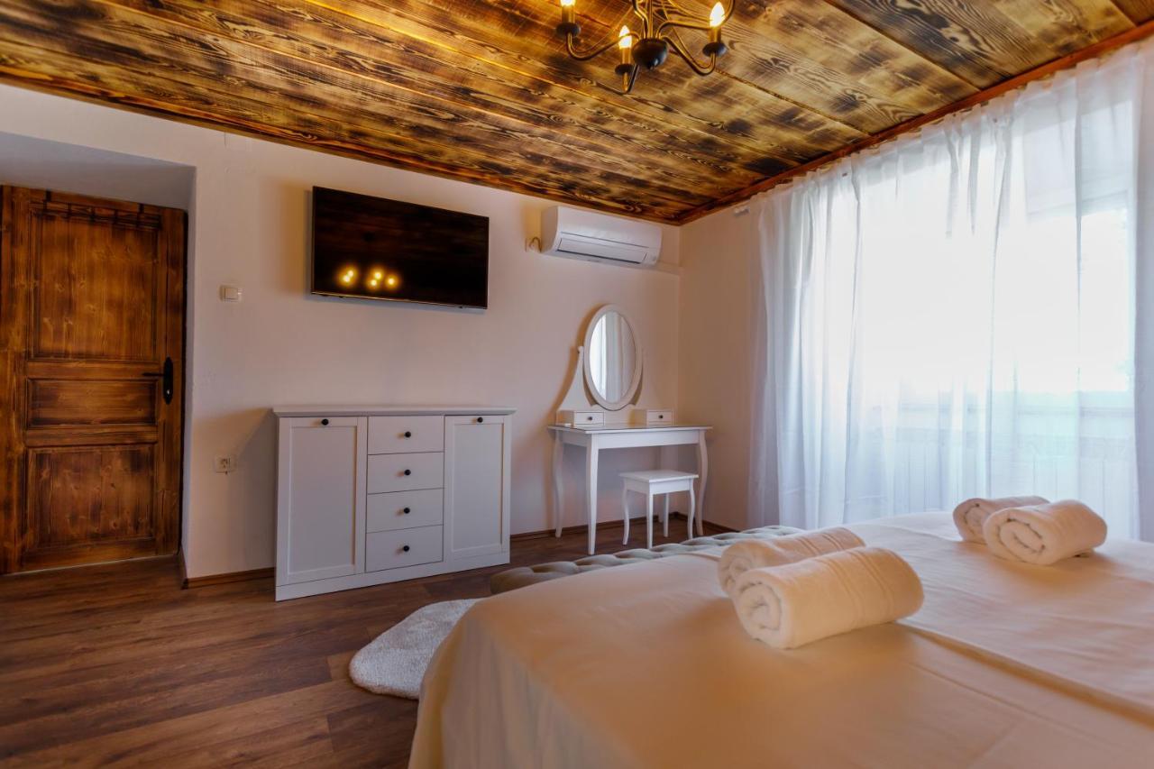 Rustic Apartment Evelin Krk Town Buitenkant foto