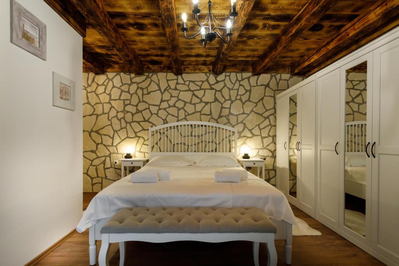 Rustic Apartment Evelin Krk Town Buitenkant foto