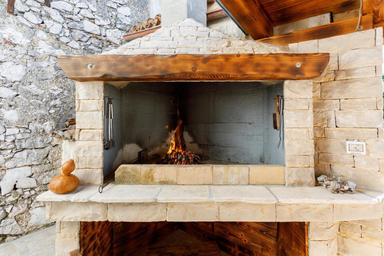 Rustic Apartment Evelin Krk Town Buitenkant foto