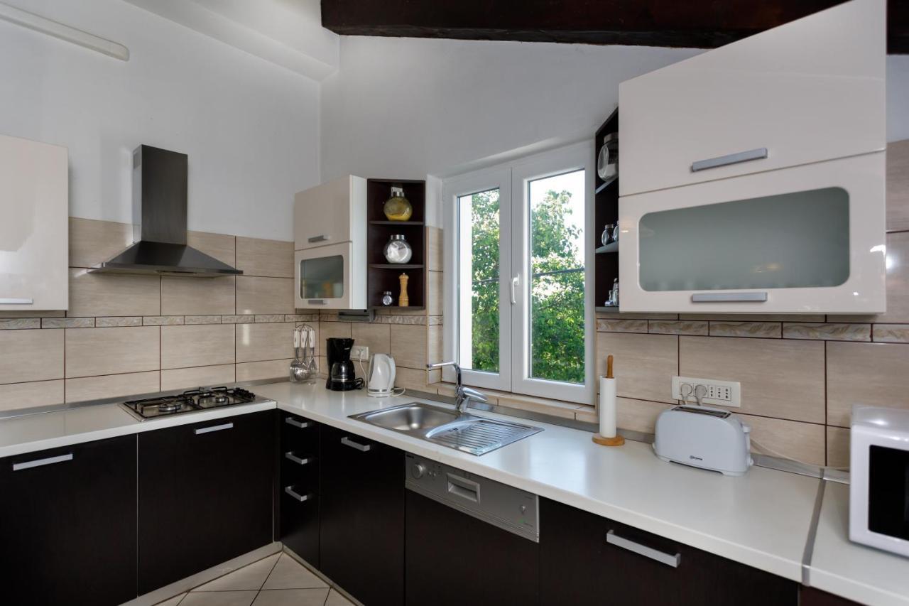 Rustic Apartment Evelin Krk Town Buitenkant foto