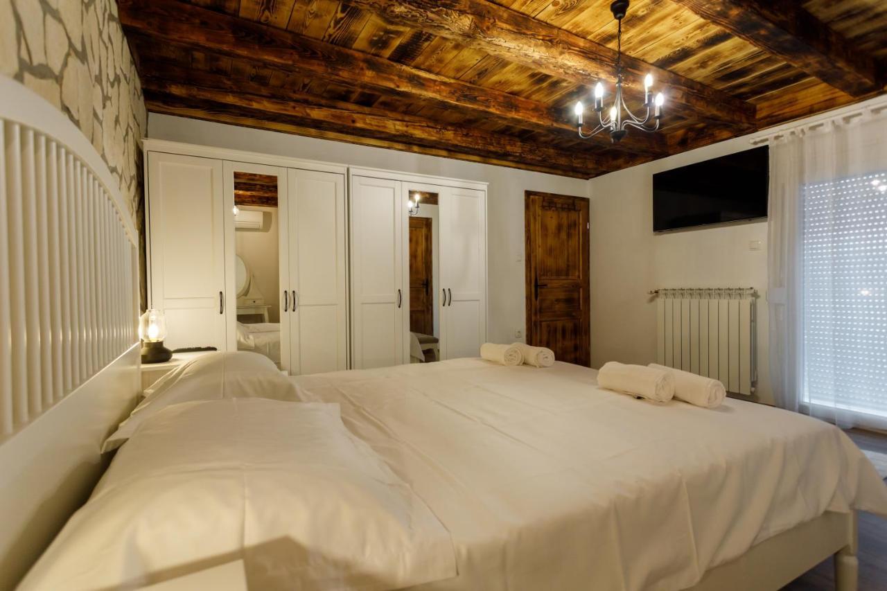 Rustic Apartment Evelin Krk Town Buitenkant foto