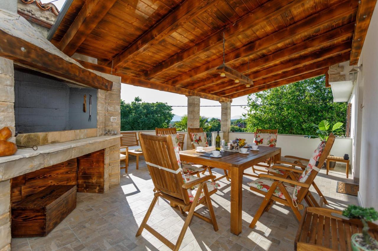 Rustic Apartment Evelin Krk Town Buitenkant foto