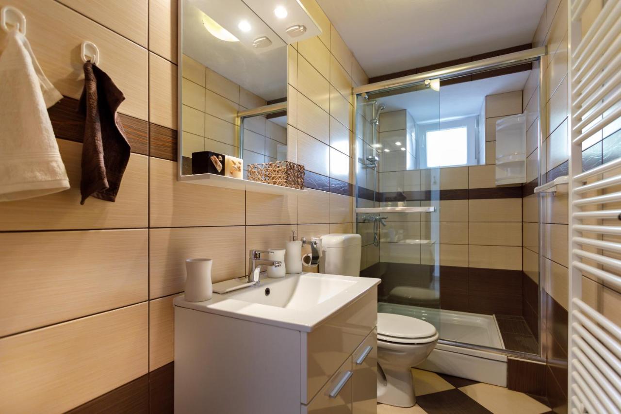 Rustic Apartment Evelin Krk Town Buitenkant foto