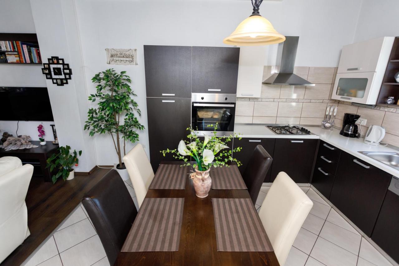 Rustic Apartment Evelin Krk Town Buitenkant foto