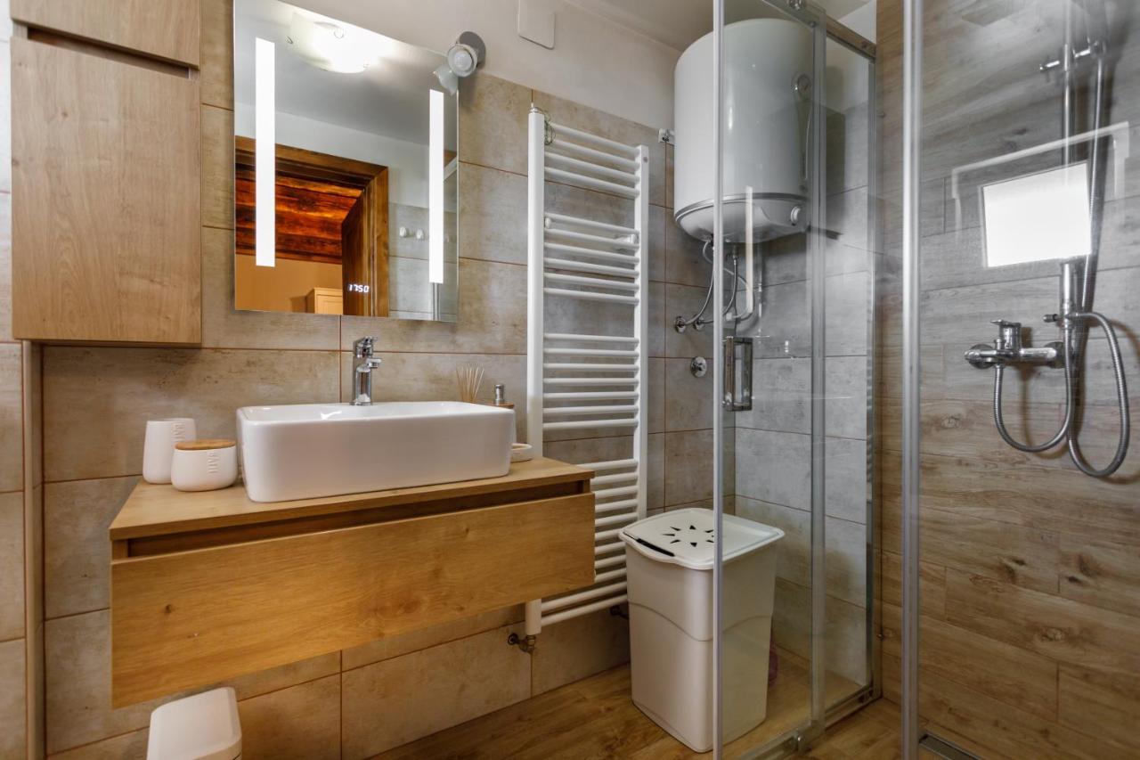 Rustic Apartment Evelin Krk Town Buitenkant foto